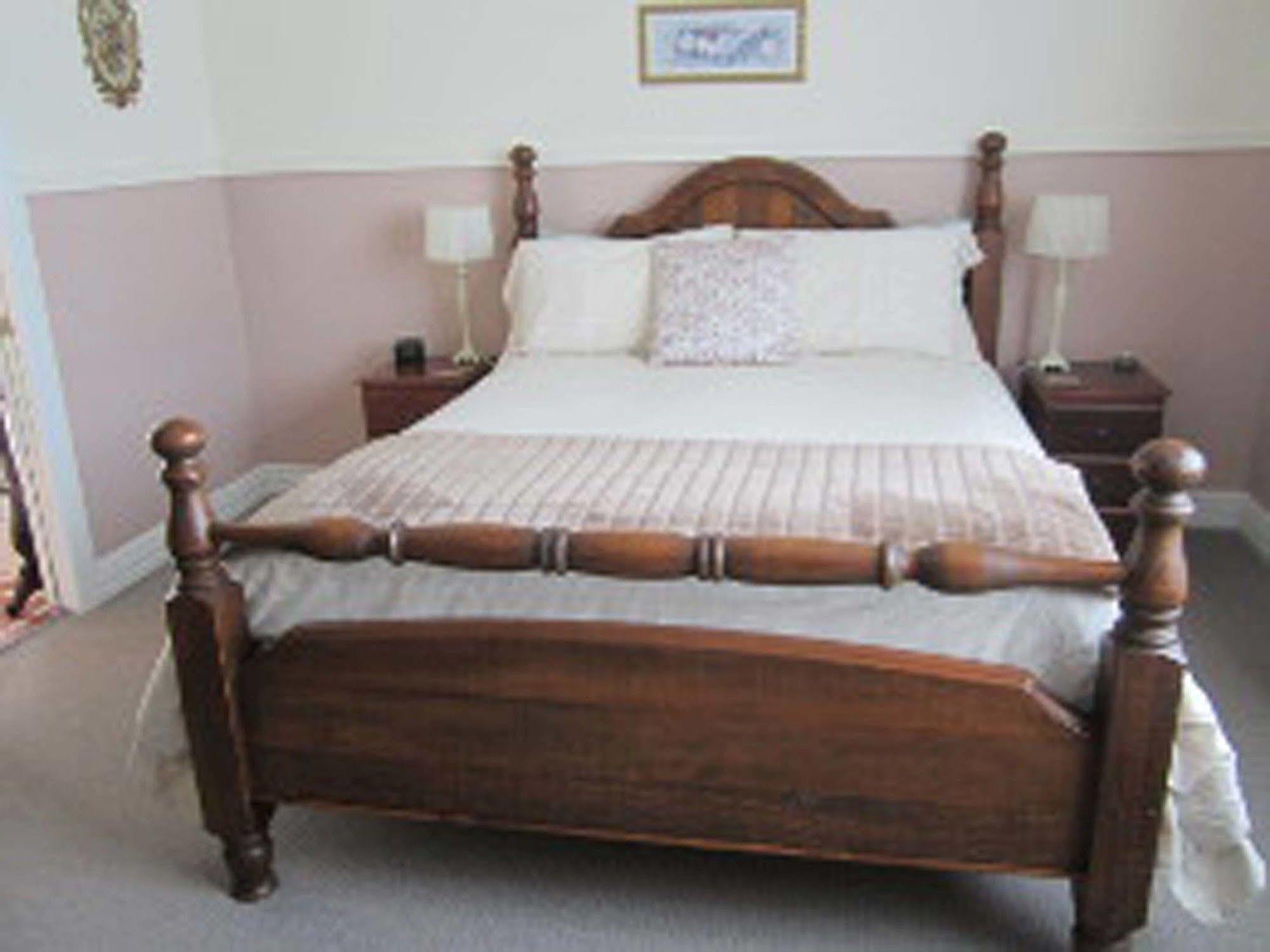 مبيت وإفطار هونفيل Walton House المظهر الخارجي الصورة