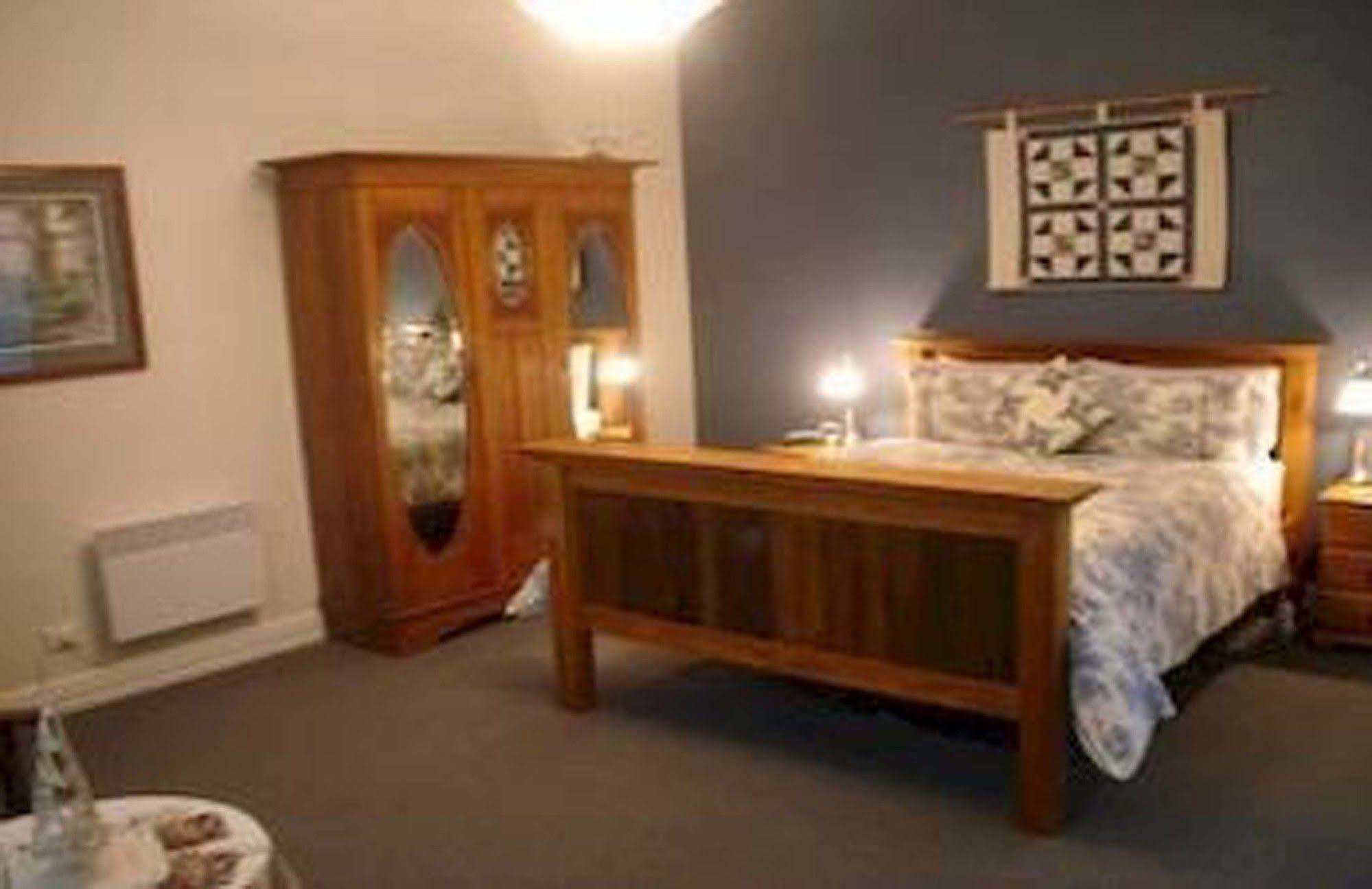 مبيت وإفطار هونفيل Walton House المظهر الخارجي الصورة