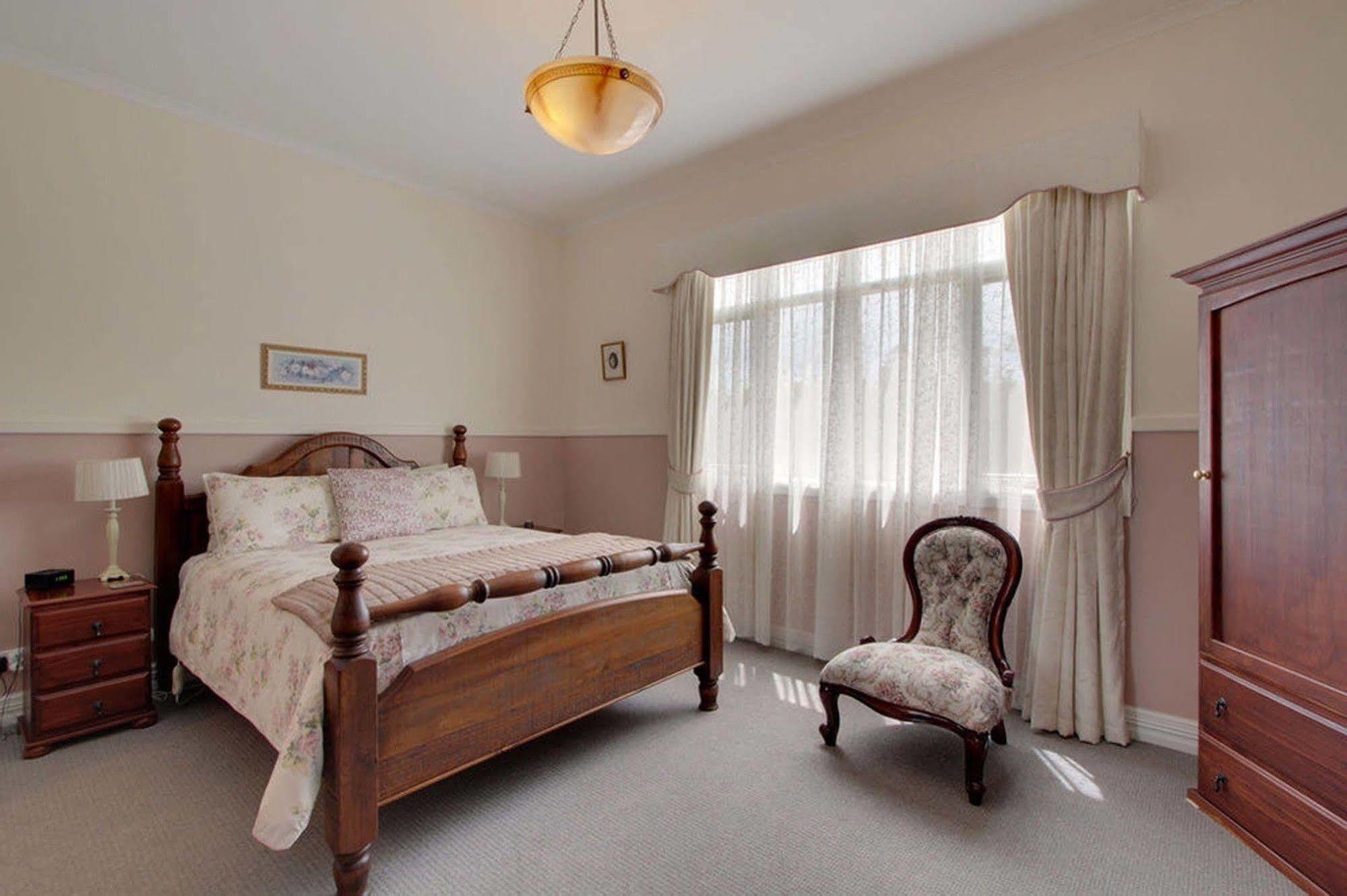 مبيت وإفطار هونفيل Walton House المظهر الخارجي الصورة